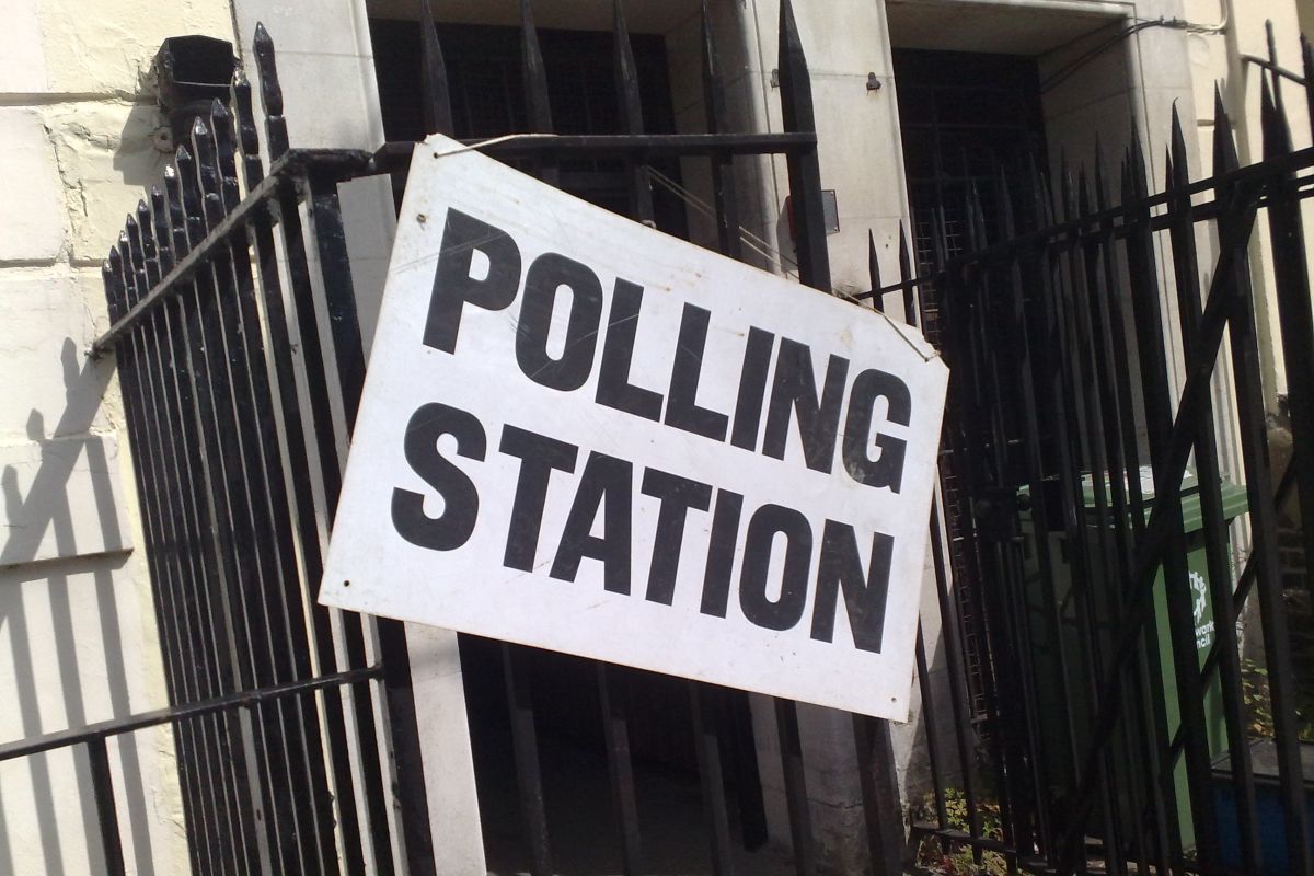 תמונה של תחנת הצבעה בלונדון