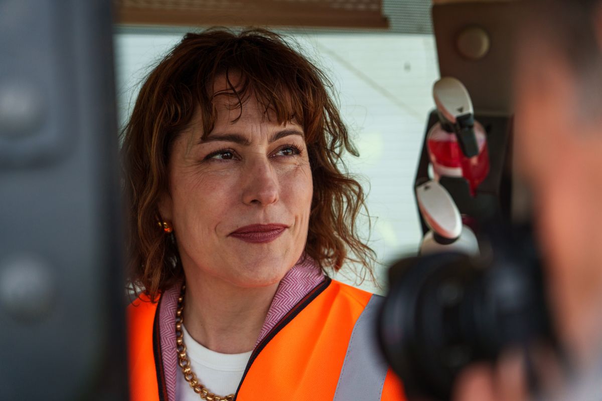 תמונה של שרת החקלאות בממשלת הצללים הבריטית ויקטוריה אטקינס