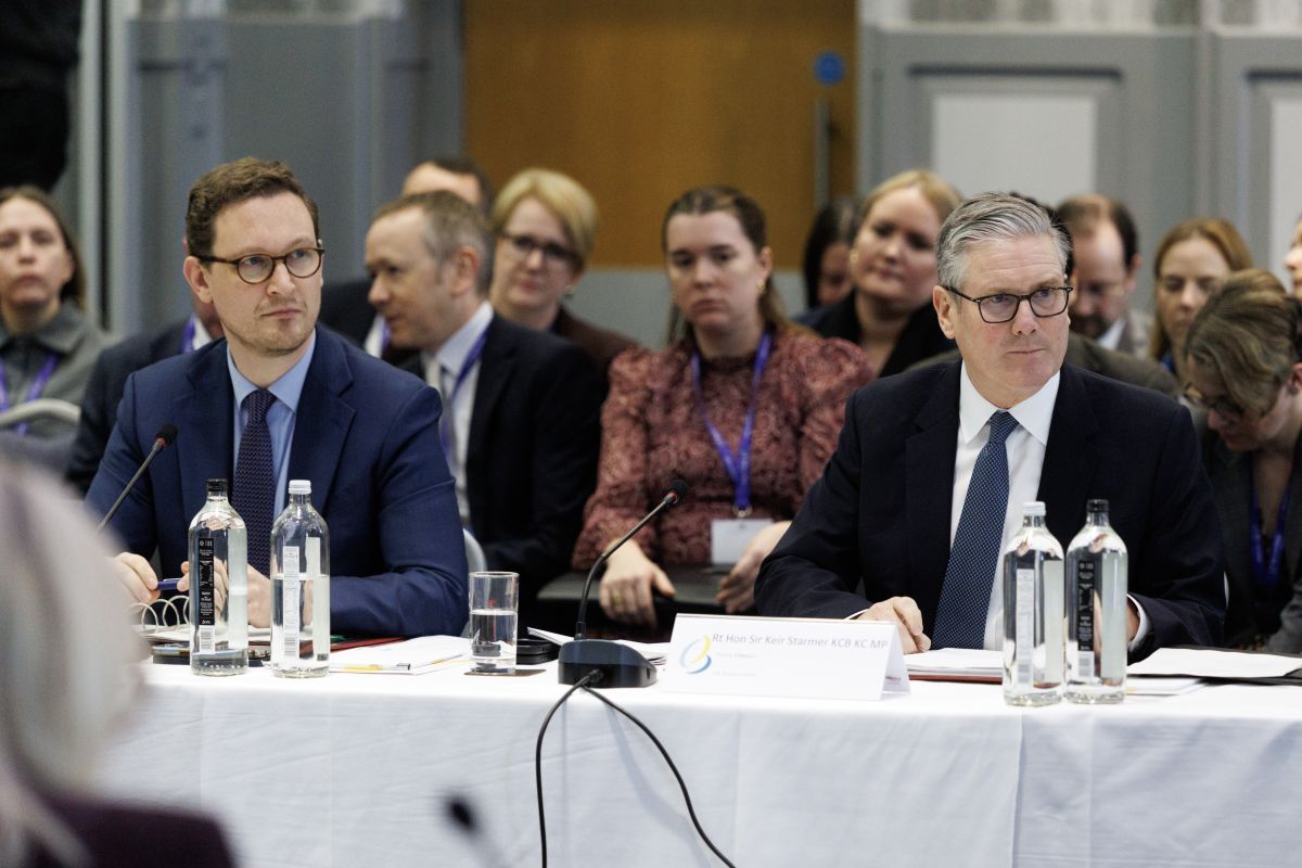 תמונה של קיר סטארמר והמזכיר הראשי של ראש הממשלה דארן ג'ונס