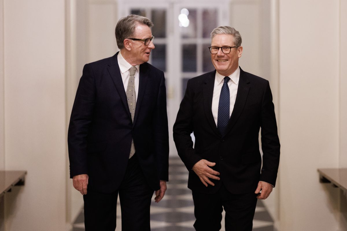 תמונה של קיר סטארמר ופיטר מנדלסון